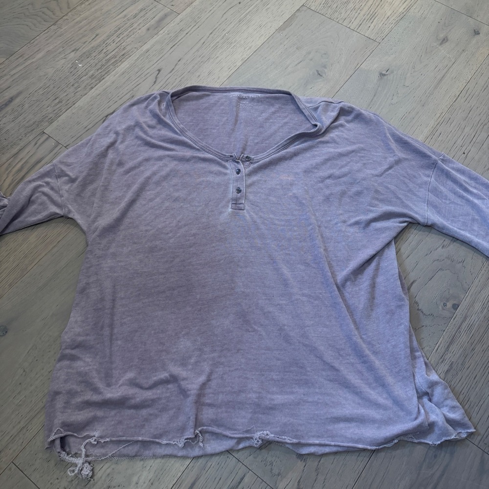 American Eagle Womens L Purple Henley Long Sleeve Raw Hem Distressed